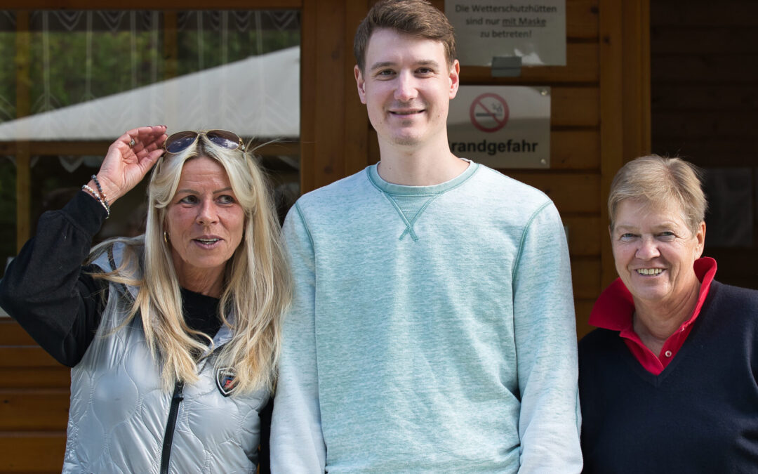 Benefiz Turnier Herren spielen mit den Damen zugunsten der Nachbarschaftshilfe Berge